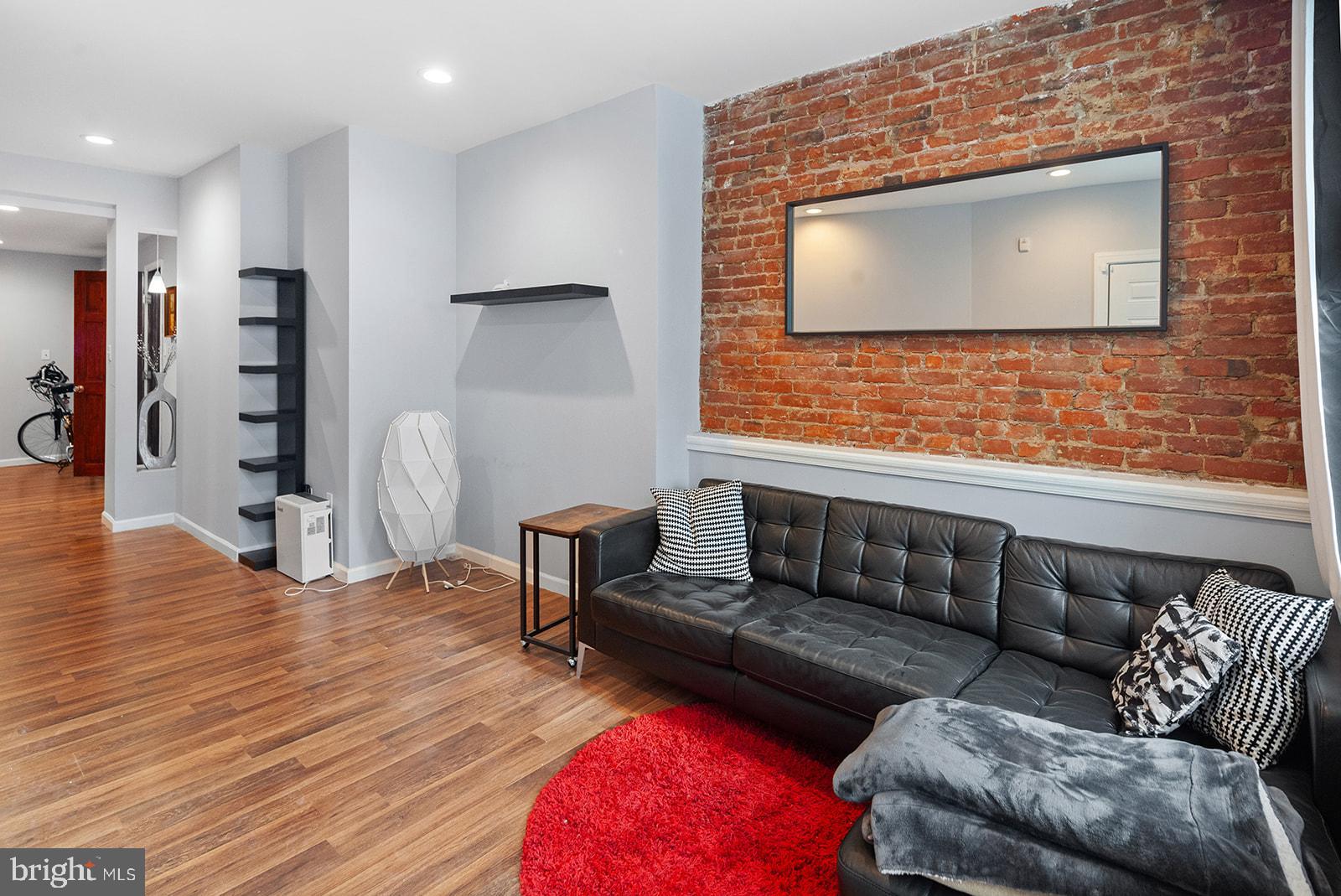 HAWTHORNE - Residential Lease