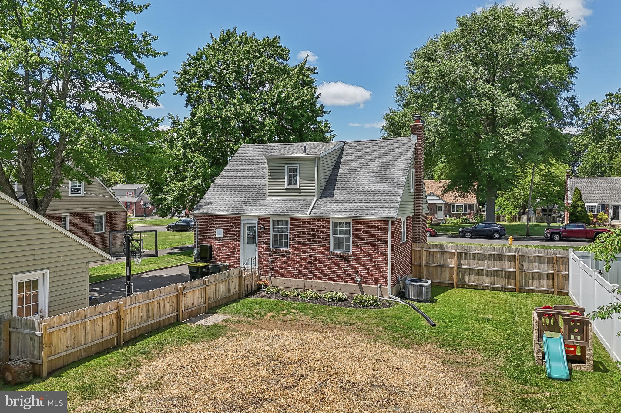 MORELAND MANOR - Residential