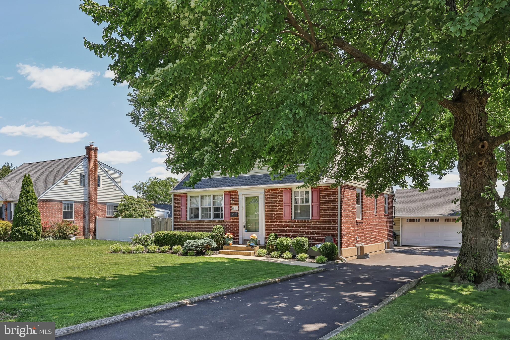 MORELAND MANOR - Residential