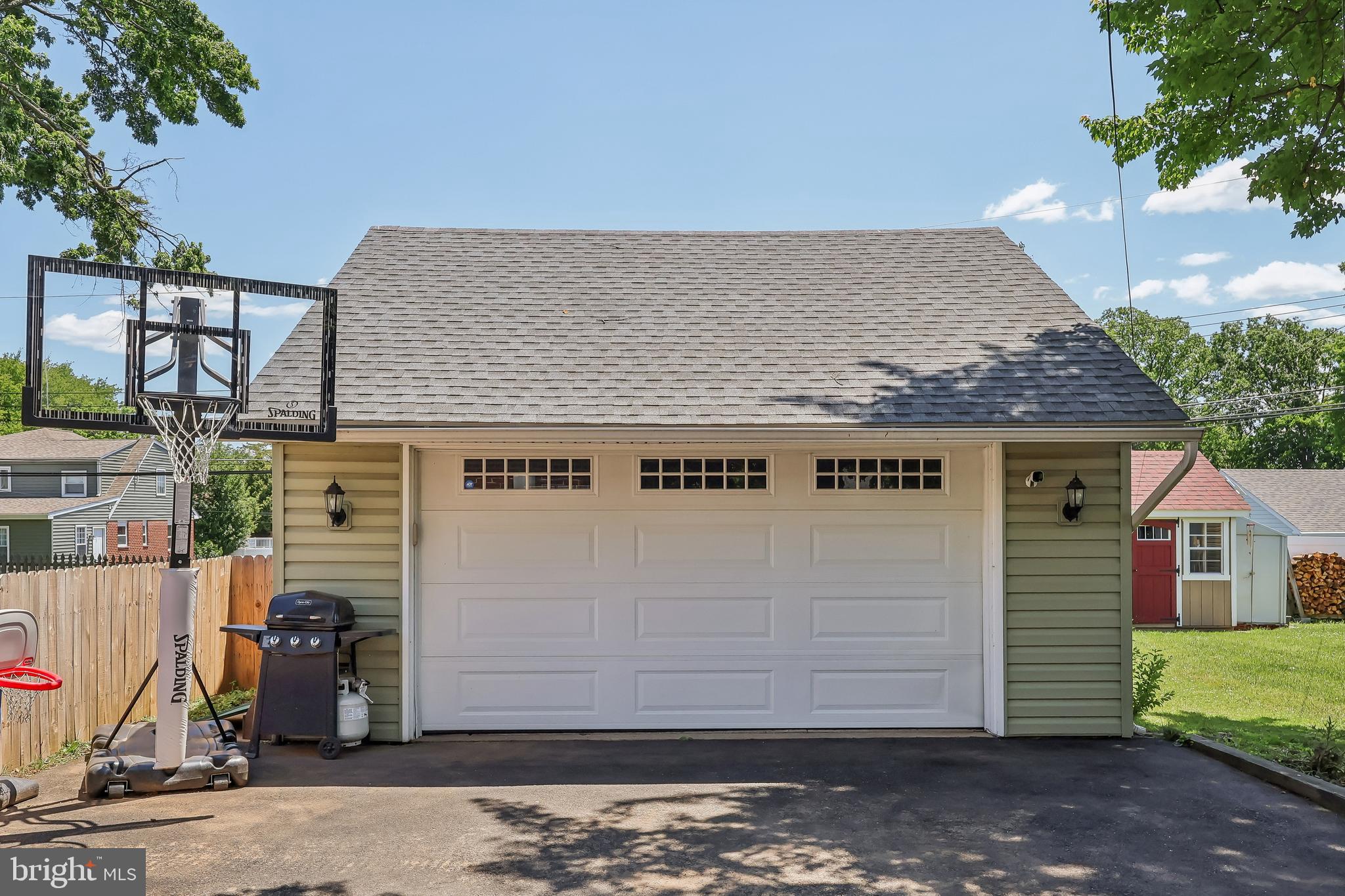 MORELAND MANOR - Residential