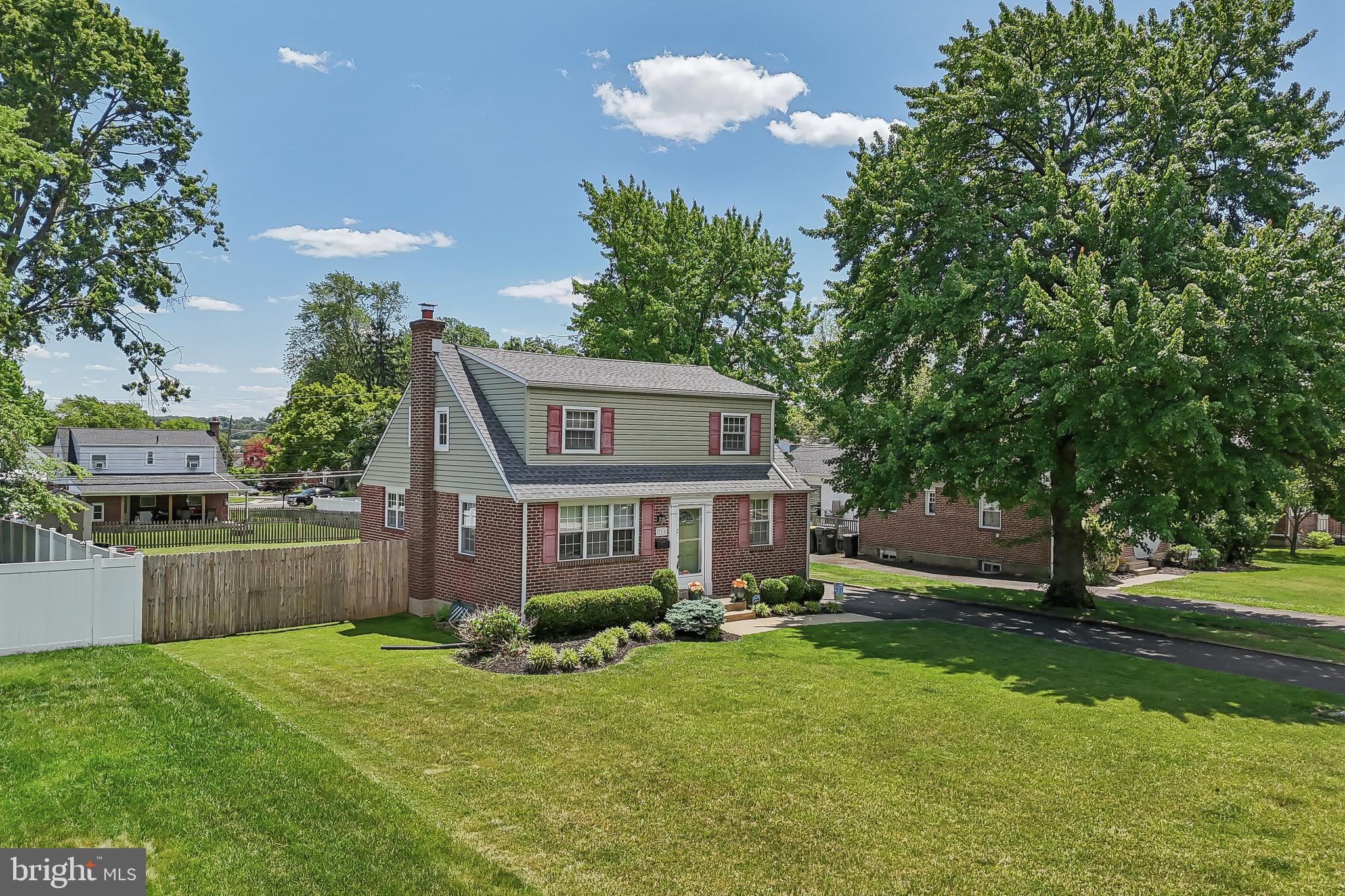 MORELAND MANOR - Residential