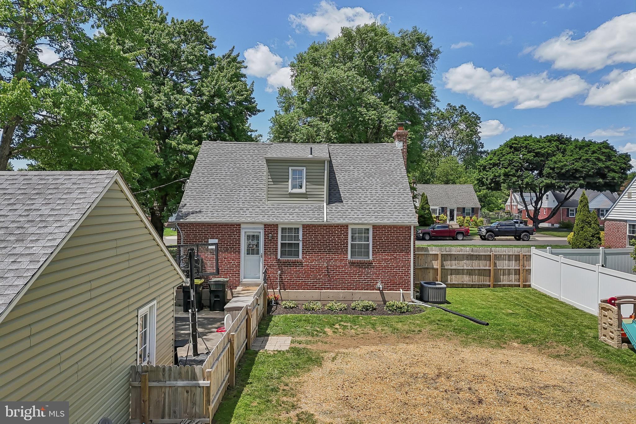 MORELAND MANOR - Residential