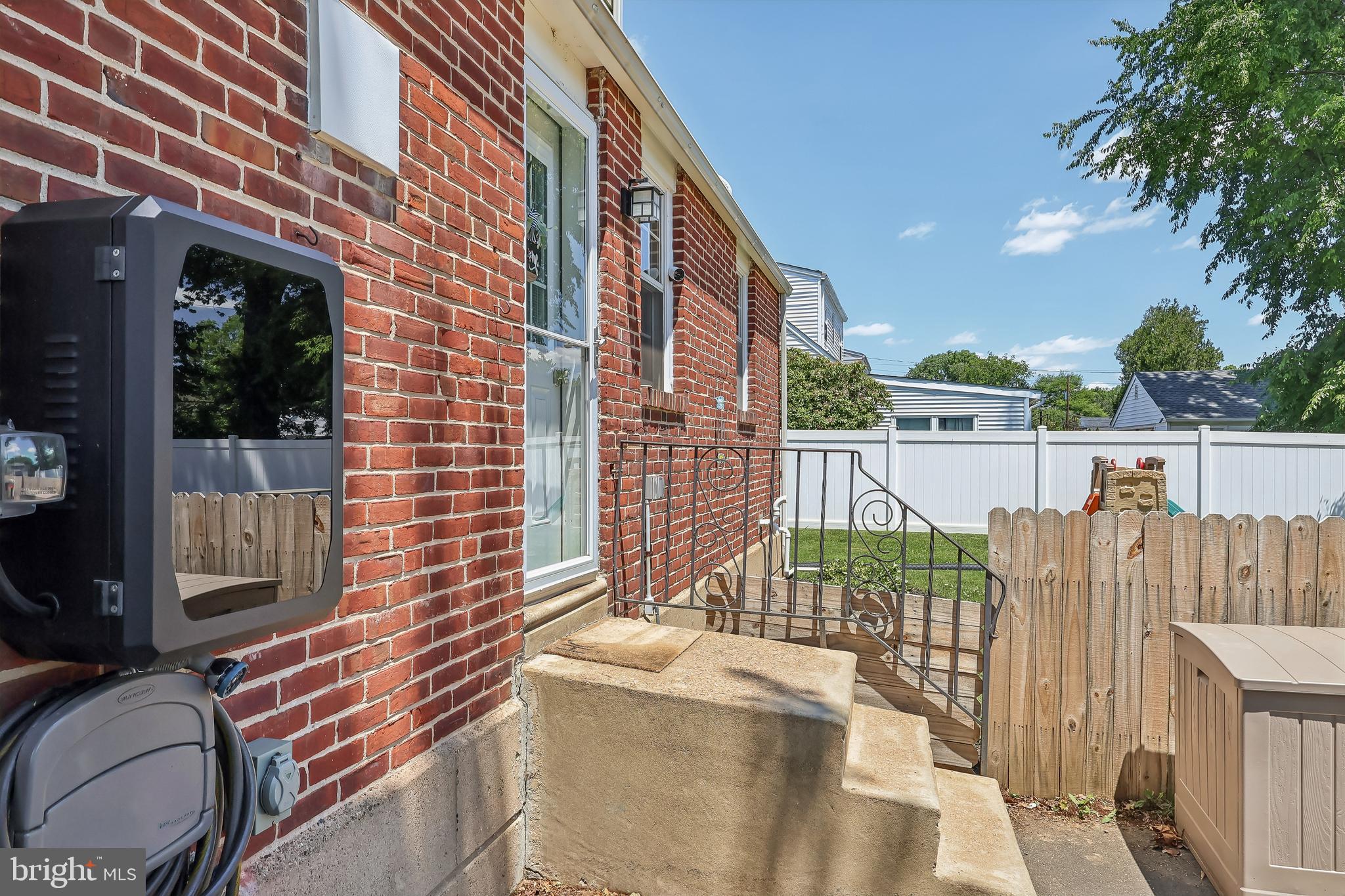 MORELAND MANOR - Residential