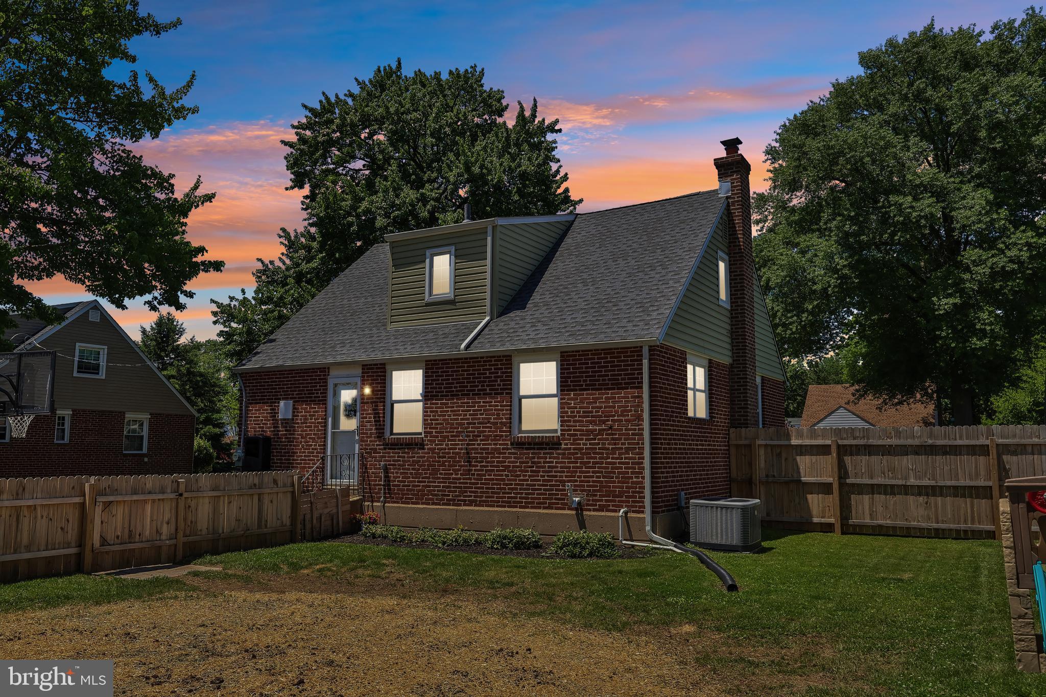 MORELAND MANOR - Residential