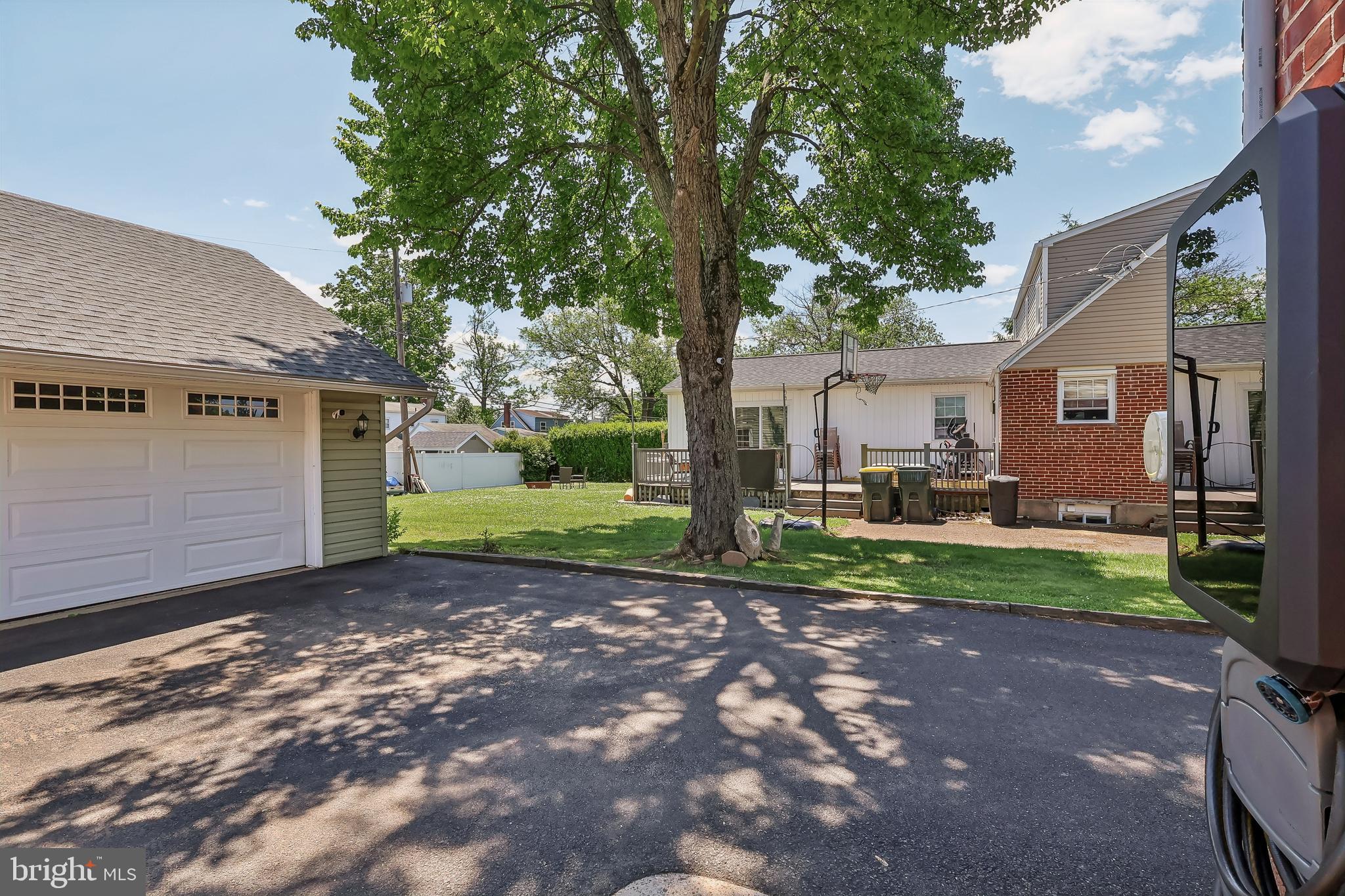 MORELAND MANOR - Residential