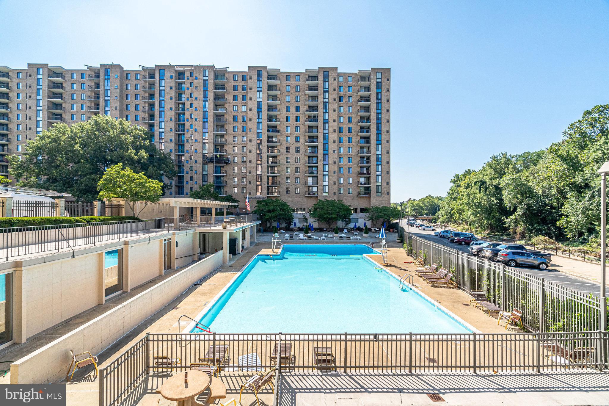THE CARLTON - Residential