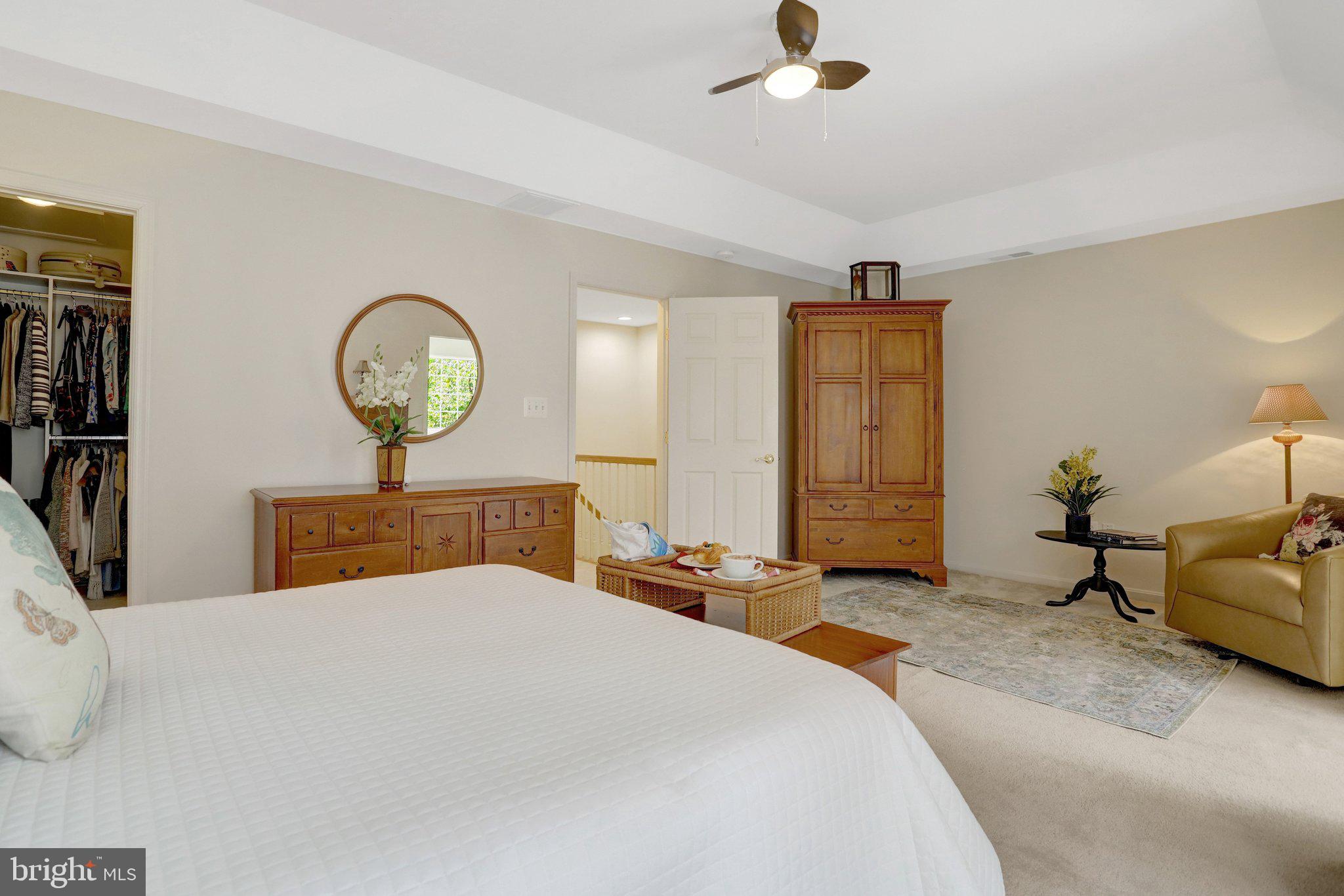 AUTUMN CHASE HUNT - Residential