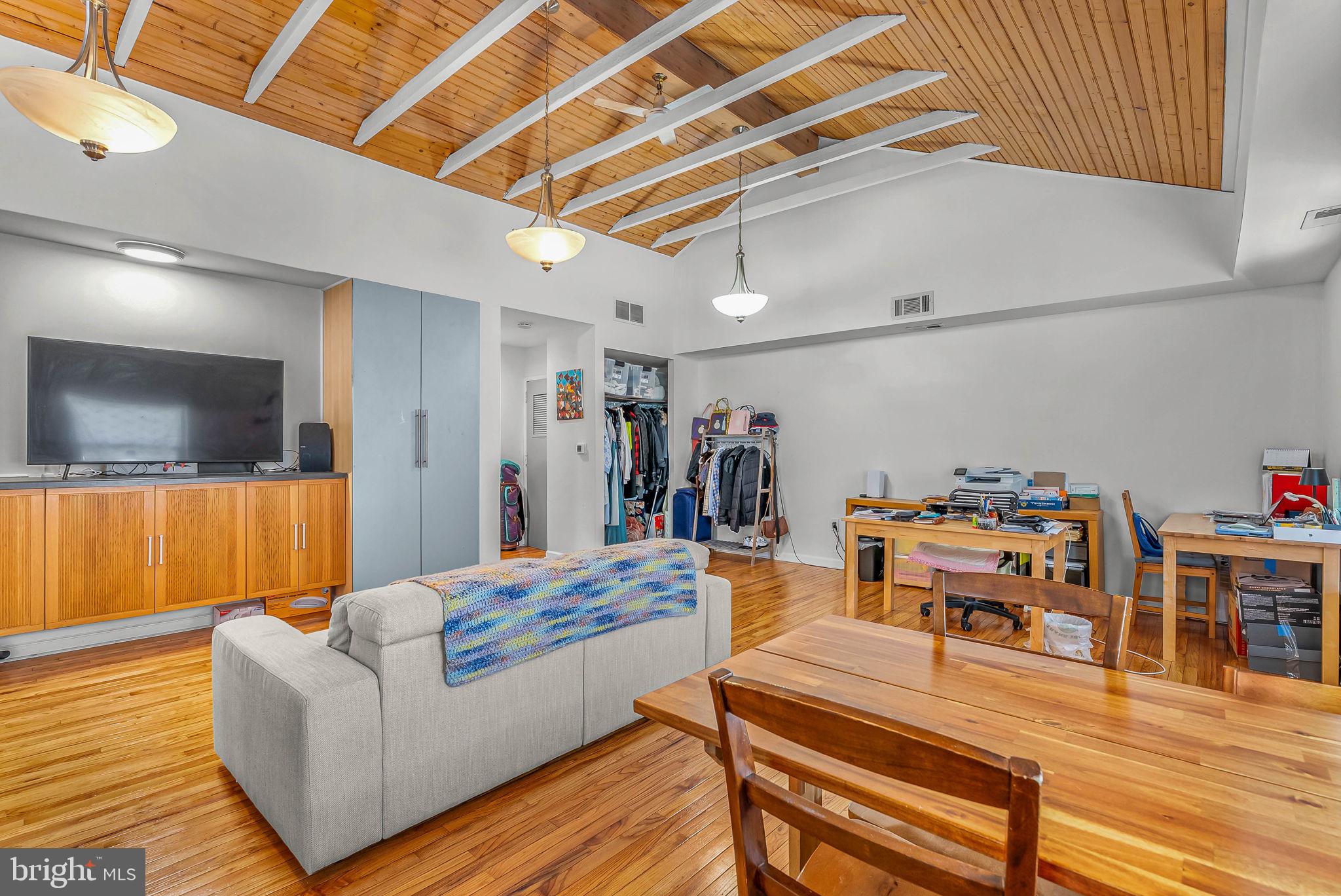 ROXBOROUGH - Residential