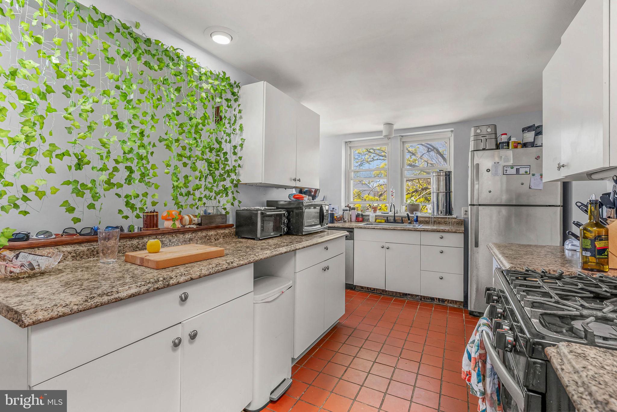 ROXBOROUGH - Residential