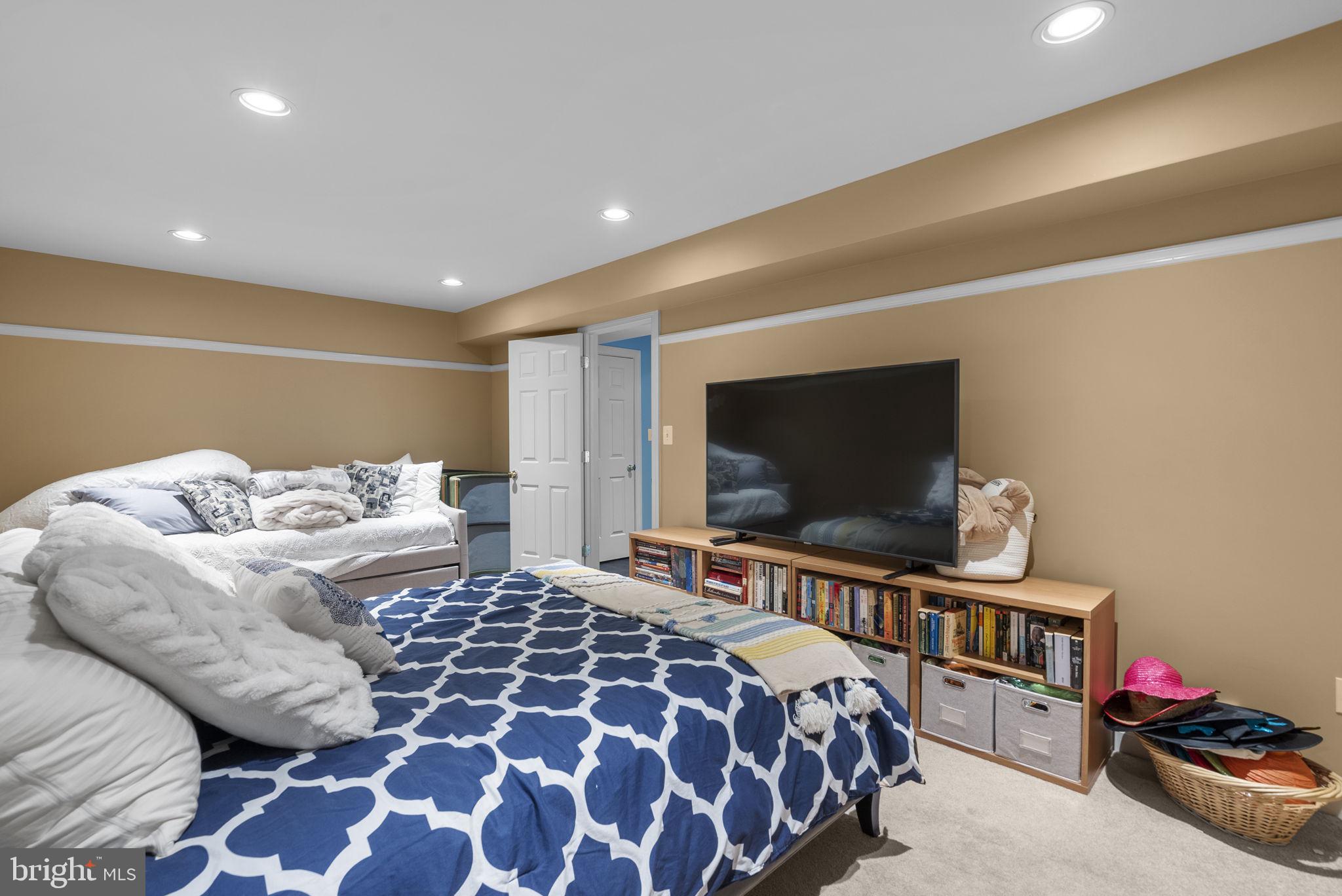LAKELANDS - Residential