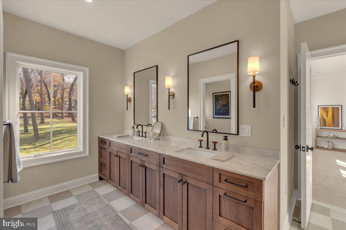 ROXBOROUGH - Residential