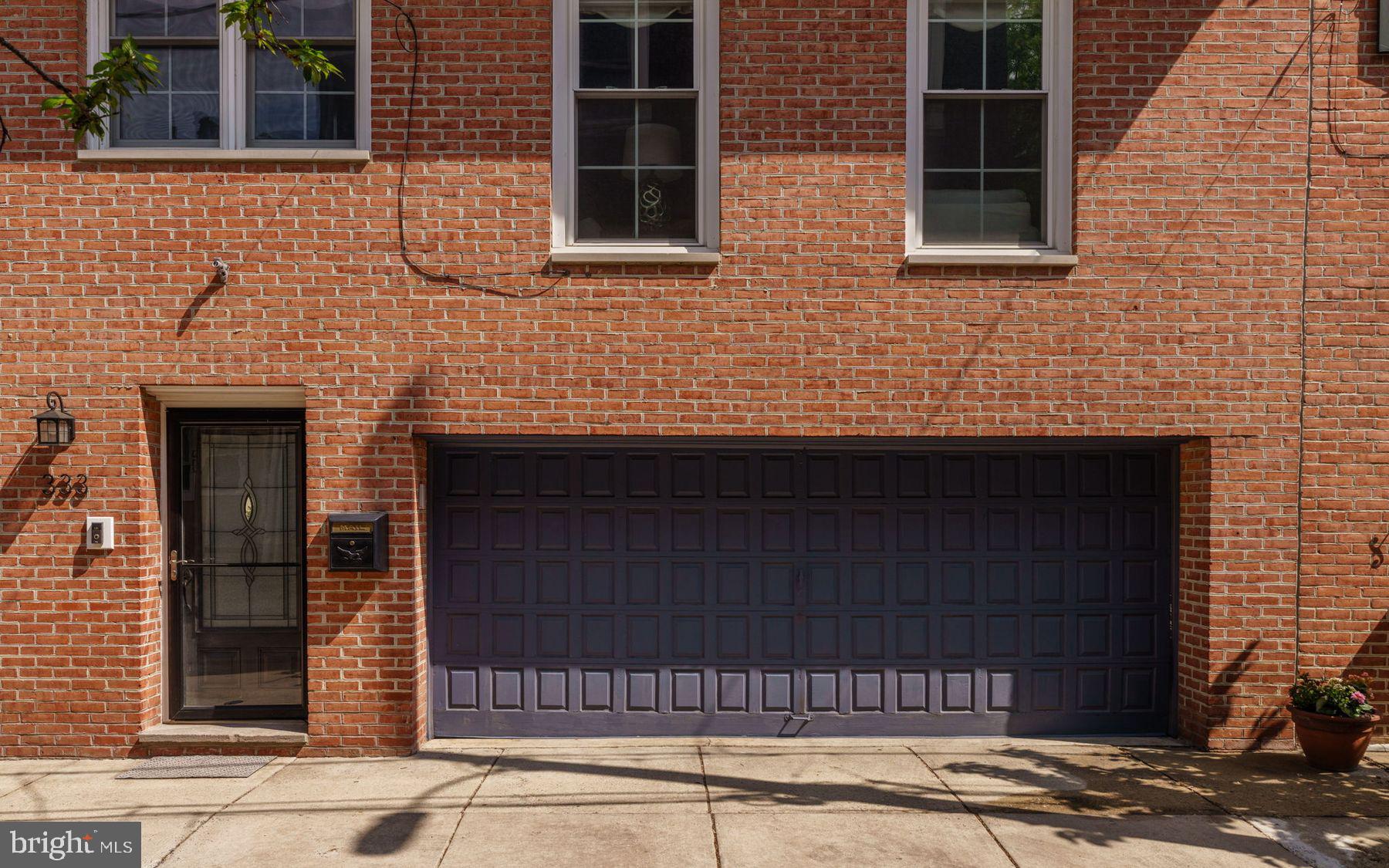 QUEEN VILLAGE - Residential
