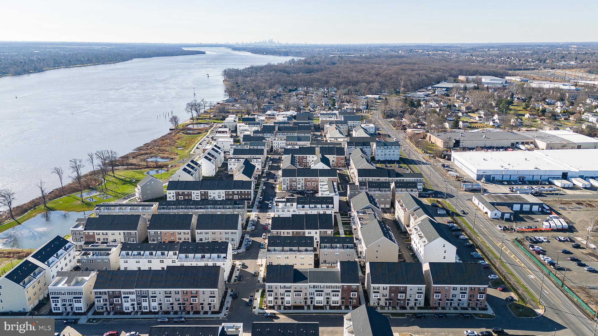WATERSIDE - Residential