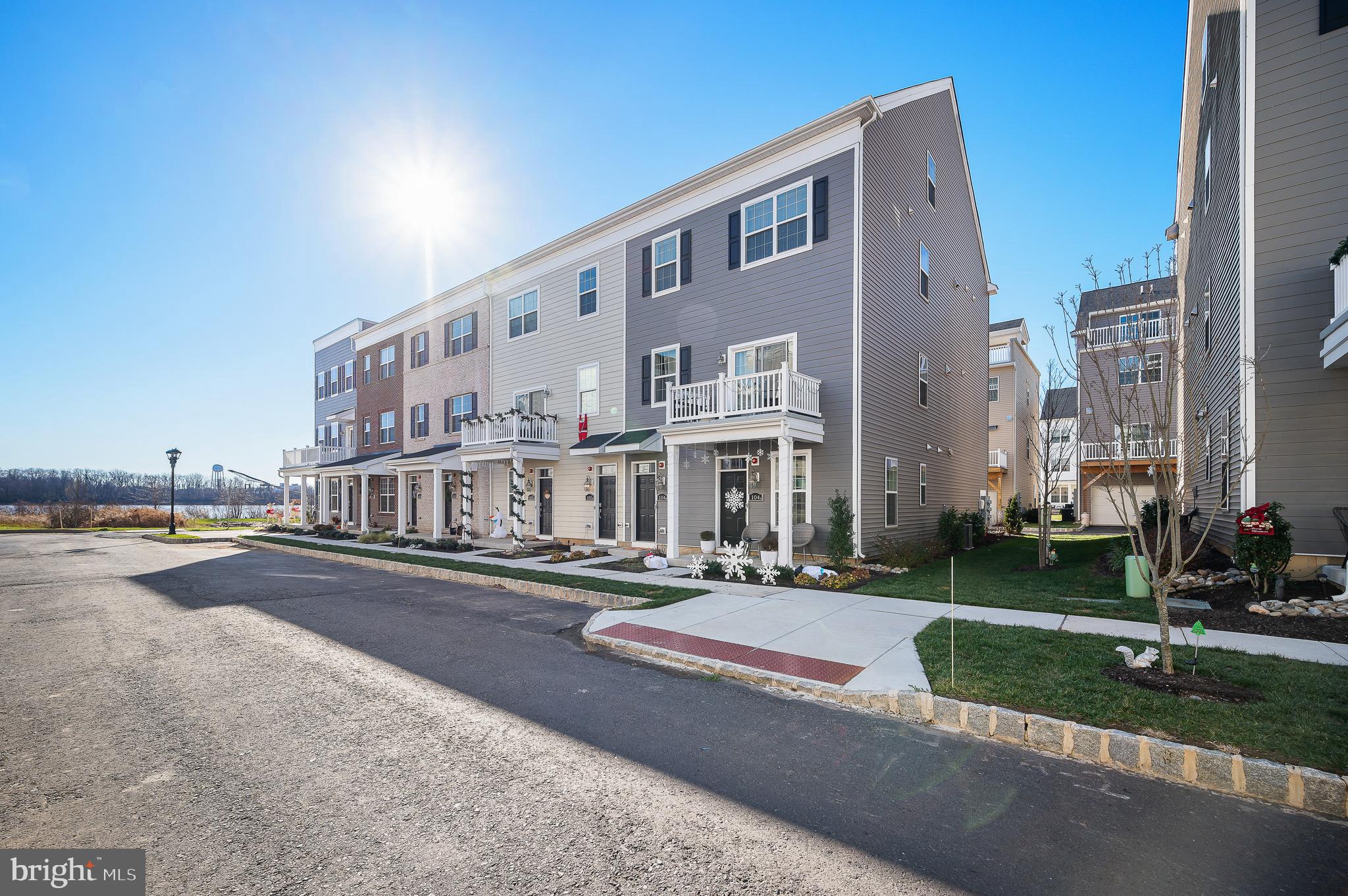 WATERSIDE - Residential