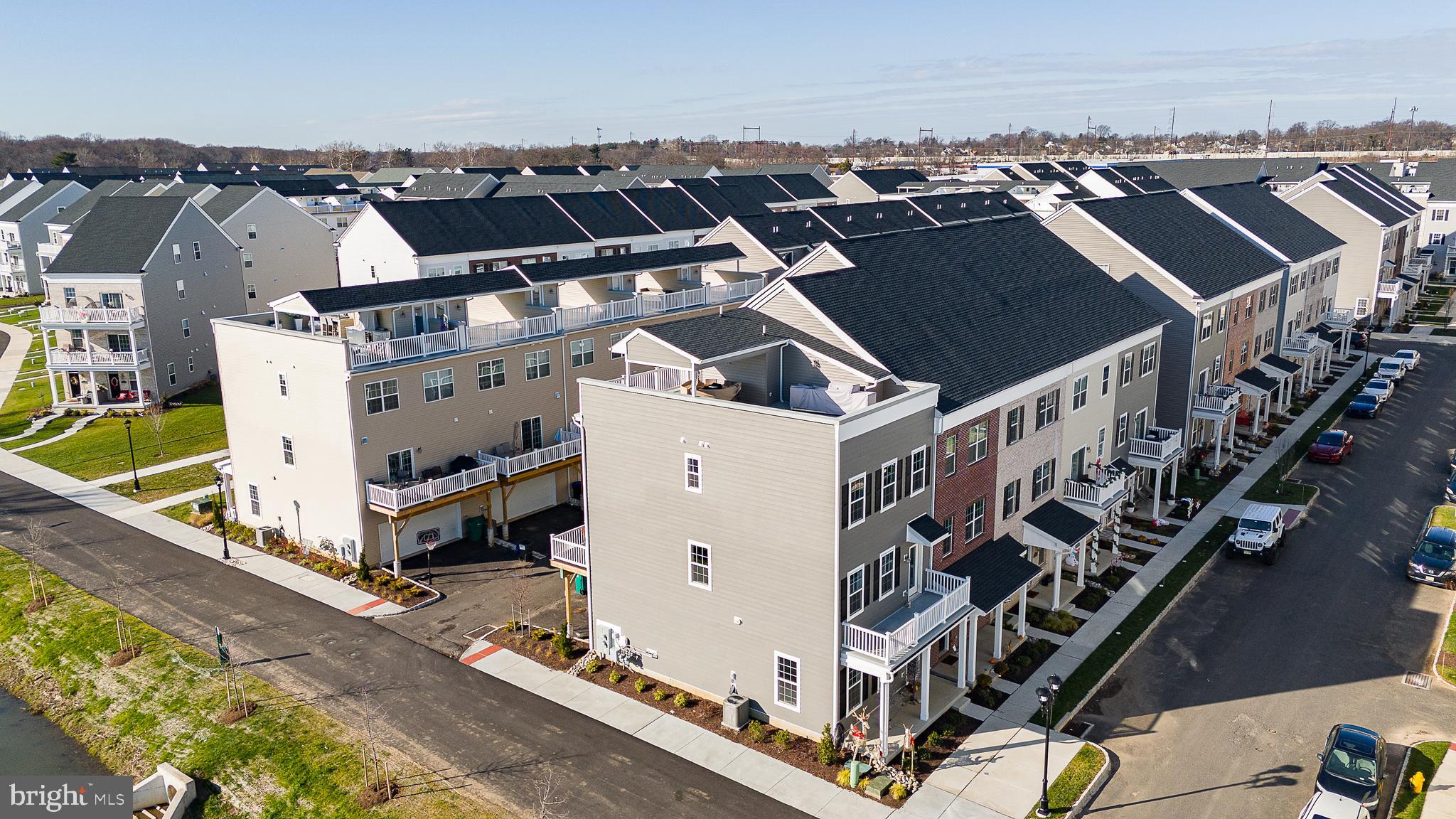 WATERSIDE - Residential