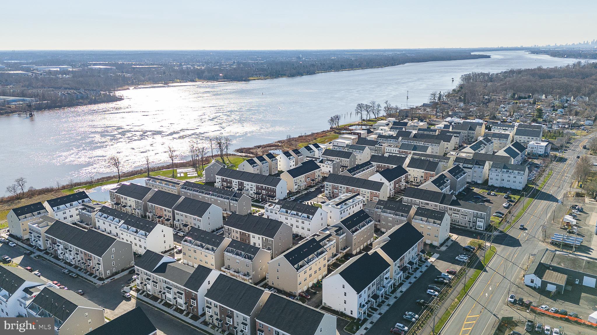 WATERSIDE - Residential