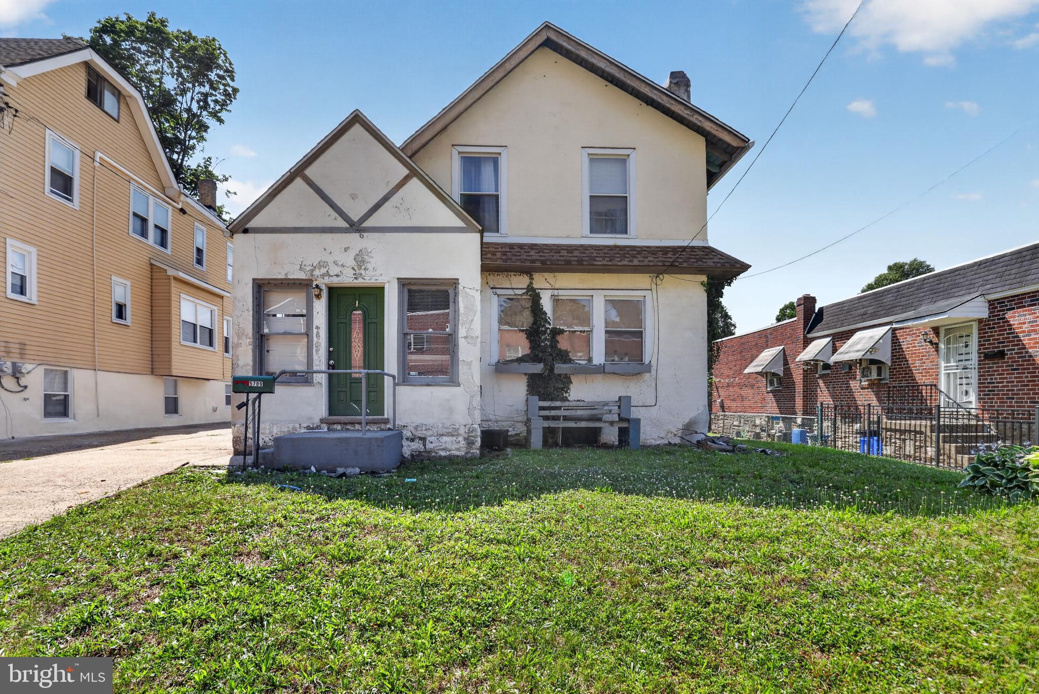 LAWNCREST - Residential