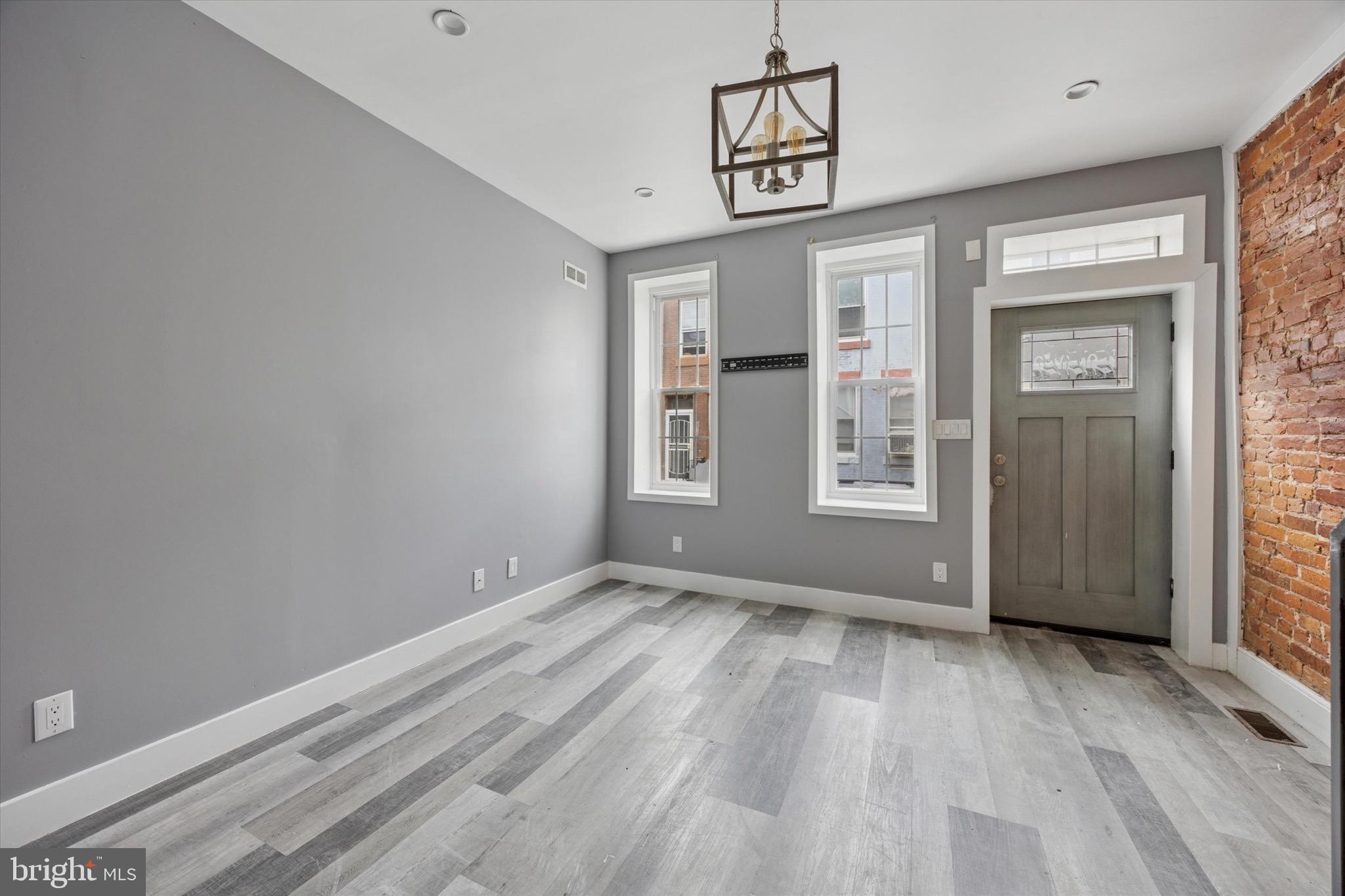 STRAWBERRY MANSION - Residential