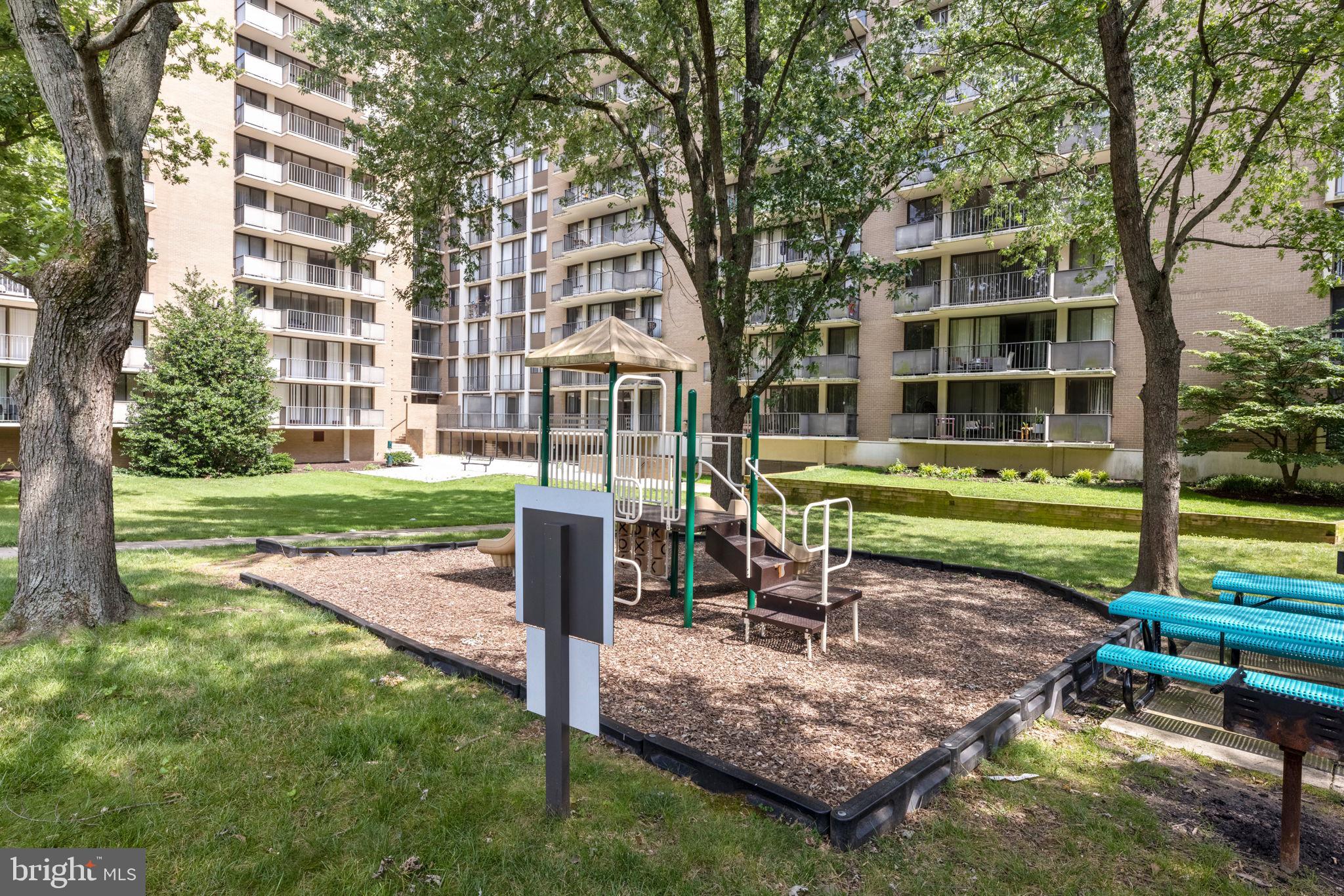 TOWERS IN WESTCHESTER PARK - Residential