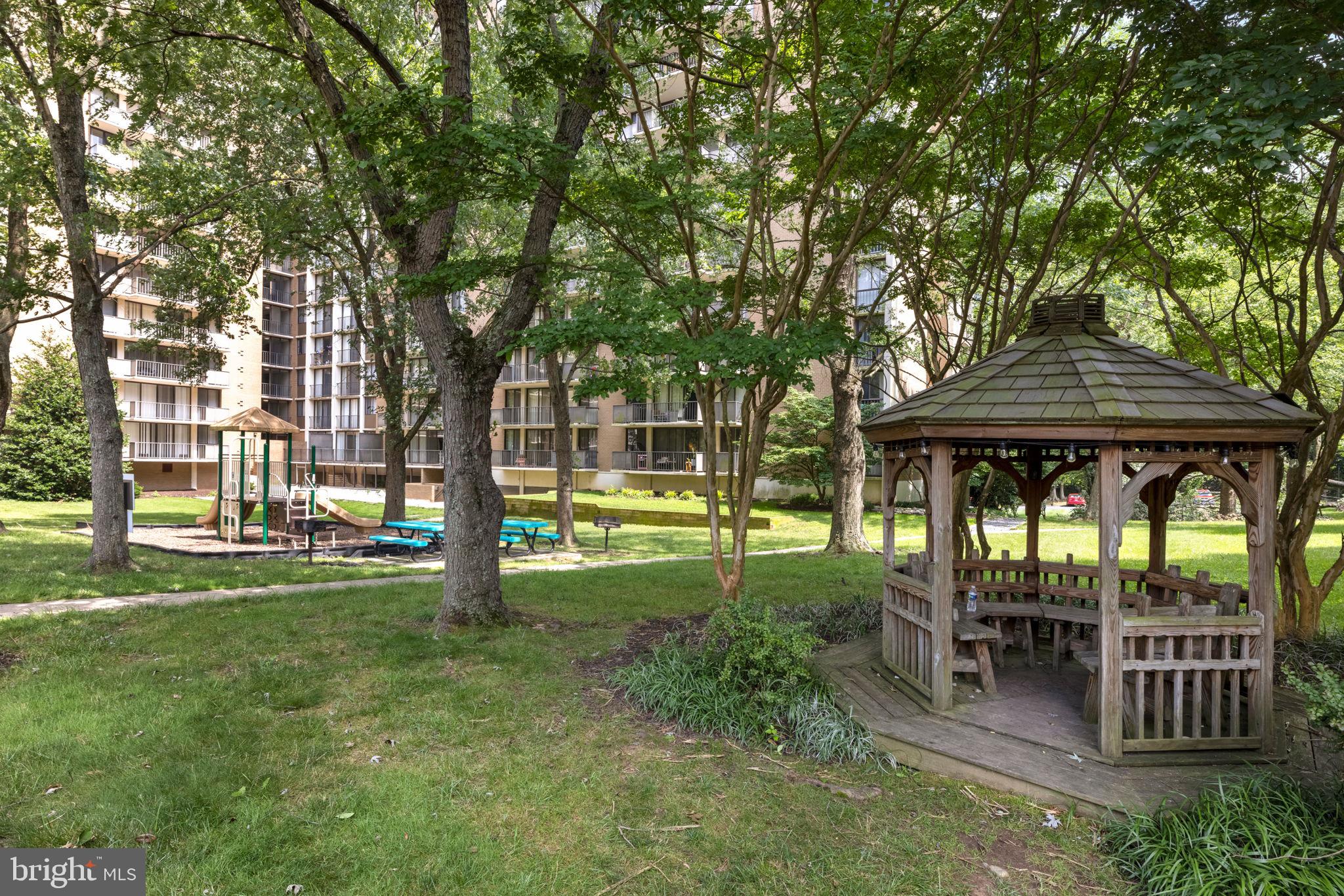 TOWERS IN WESTCHESTER PARK - Residential