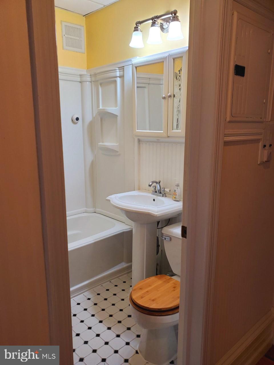 PHILADELPHIA (SOUTH) - Commercial Sale