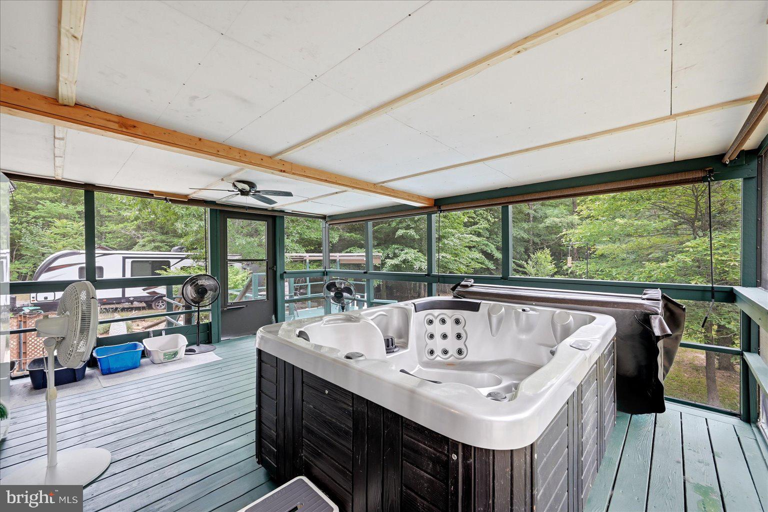 PIE ISLAND - Residential