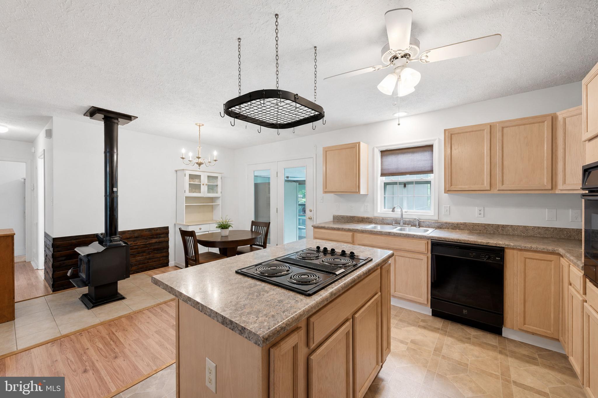 PIE ISLAND - Residential