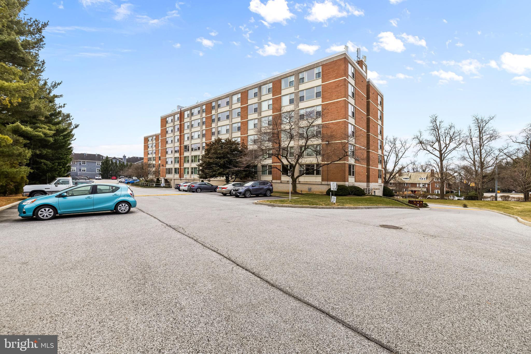 ROLAND PARK - Residential