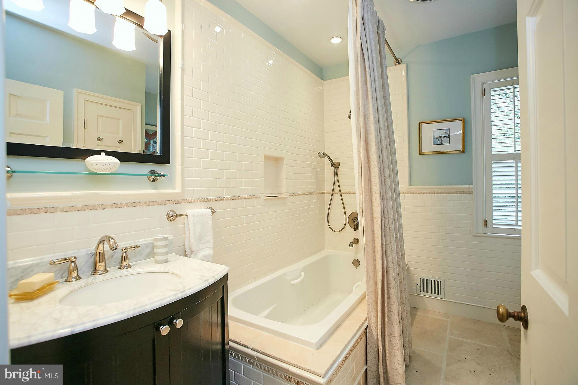 LANGLEY OAKS - Residential