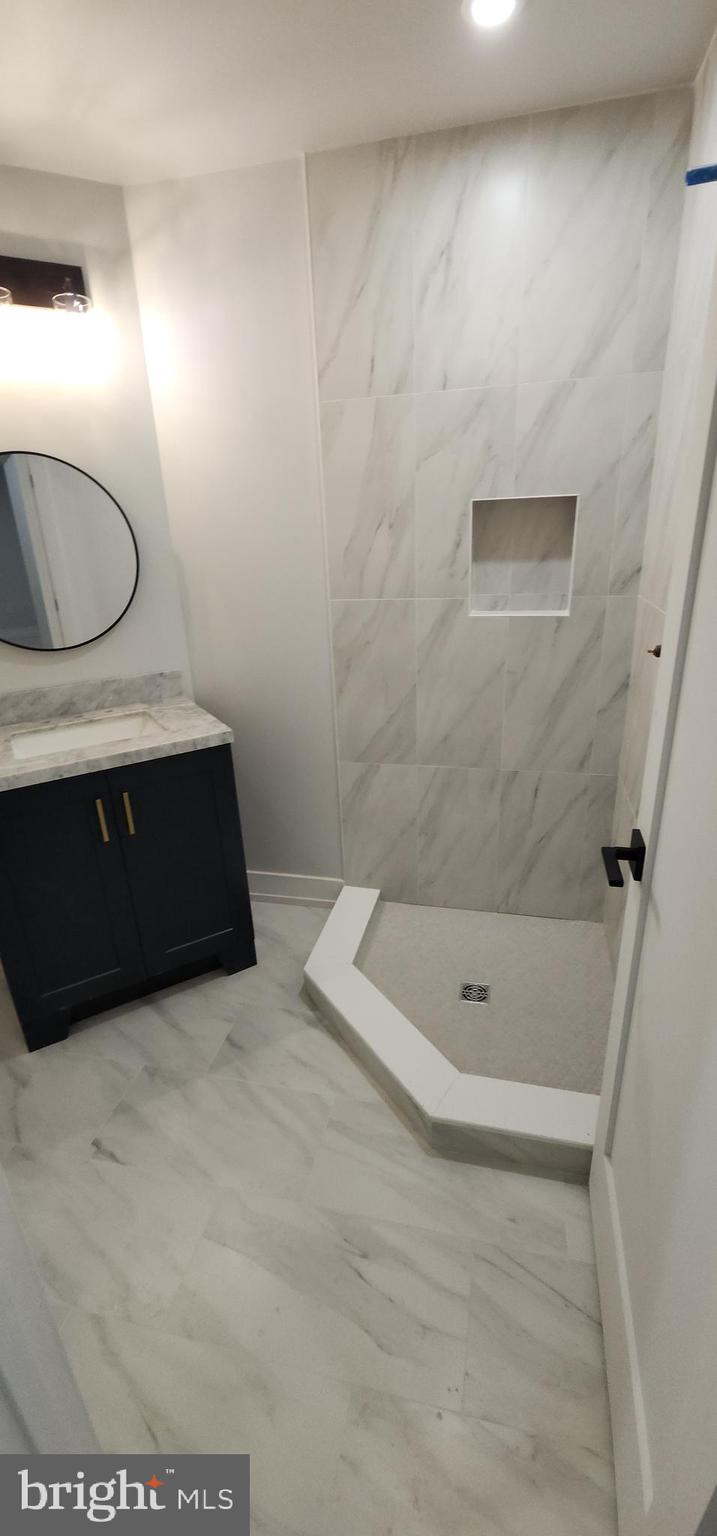 CHESTNUT HILL - Residential