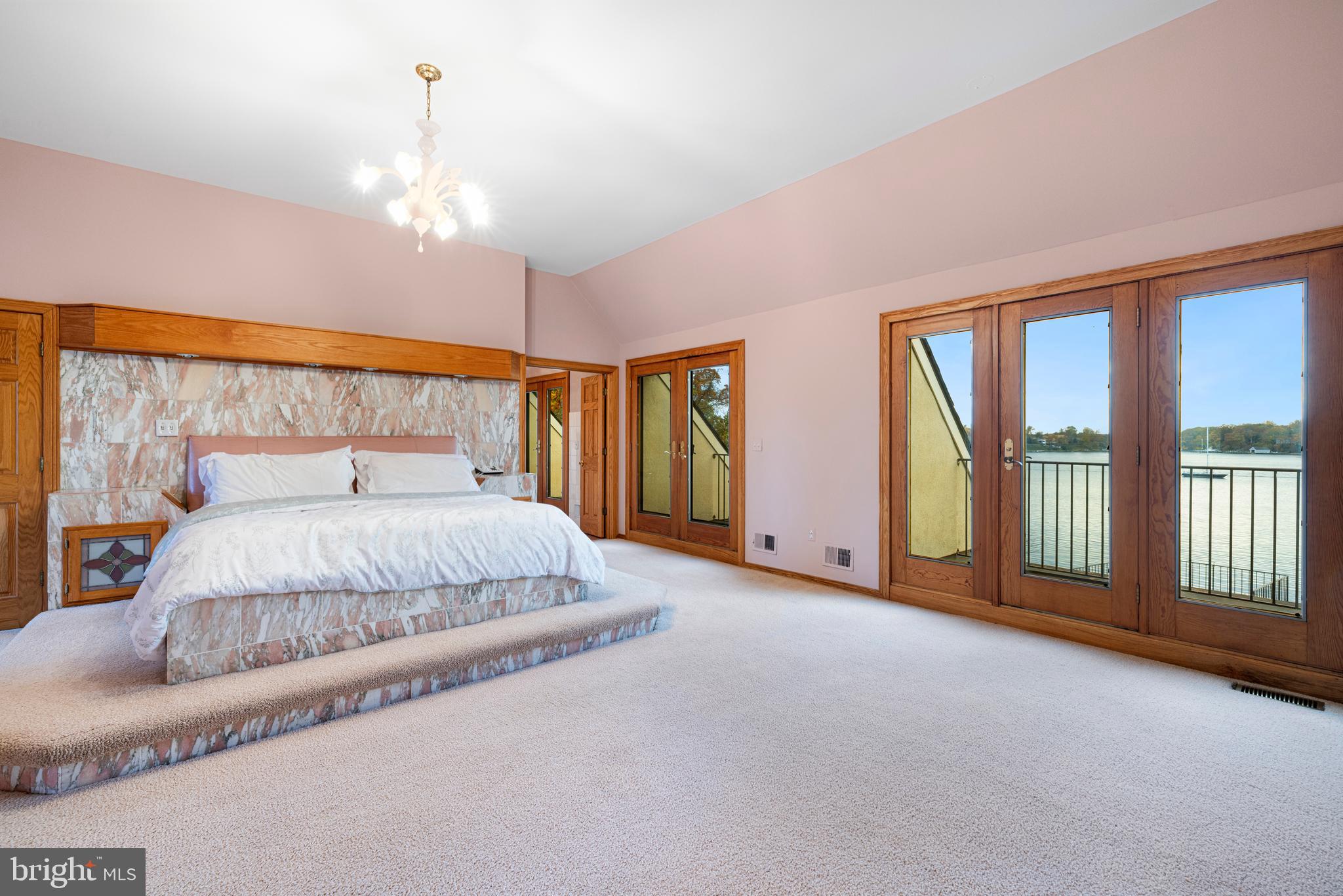 SHADOW POINT - Residential