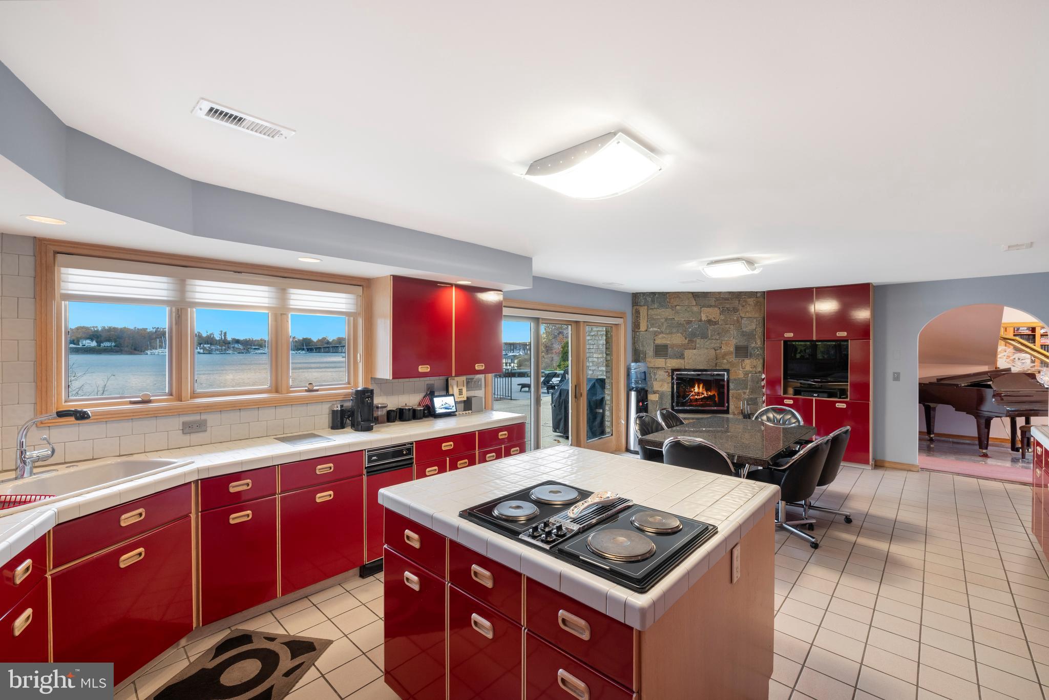 SHADOW POINT - Residential