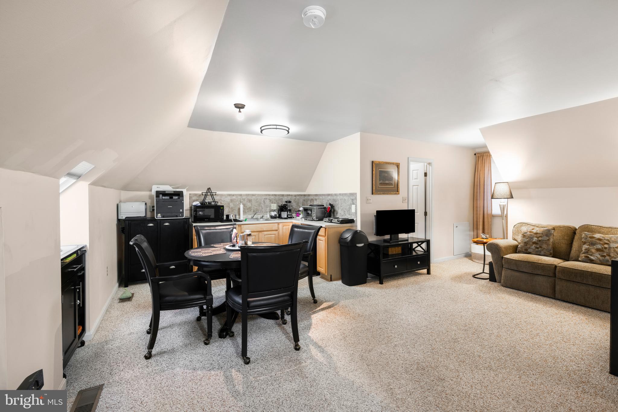 SHADOW POINT - Residential