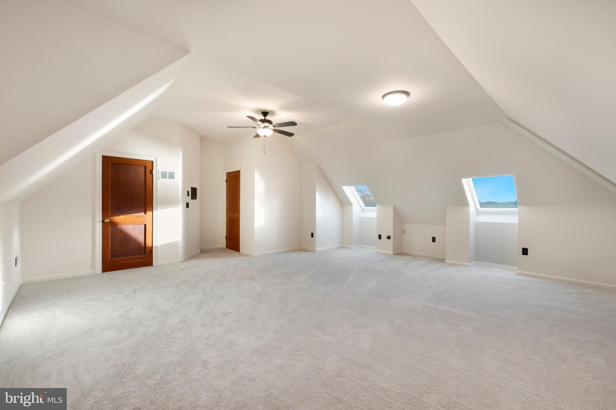 SHADOW POINT - Residential