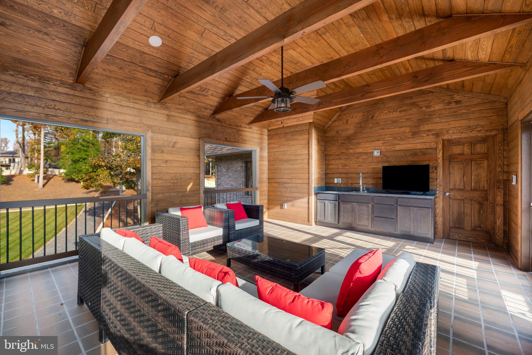 SHADOW POINT - Residential