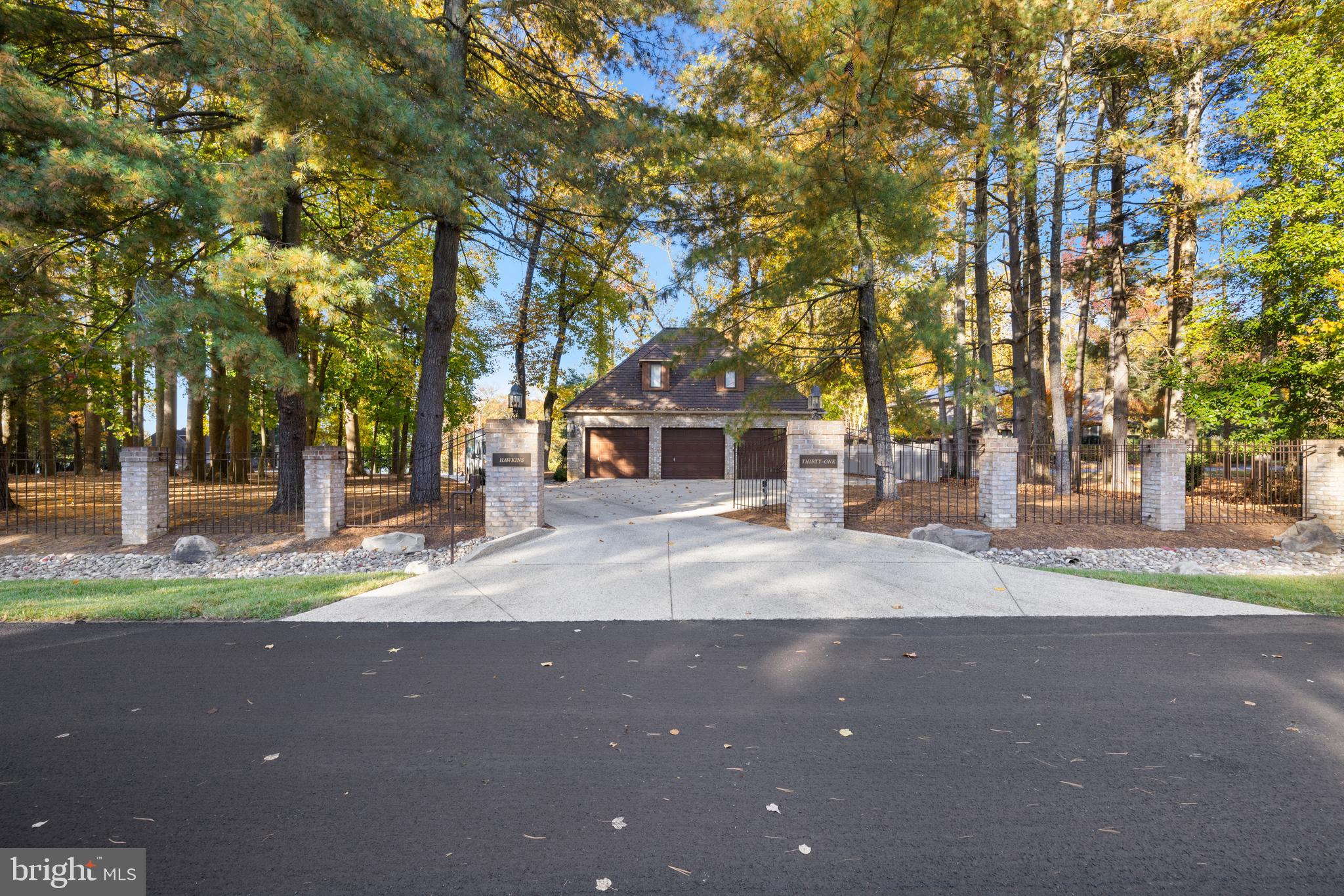 SHADOW POINT - Residential