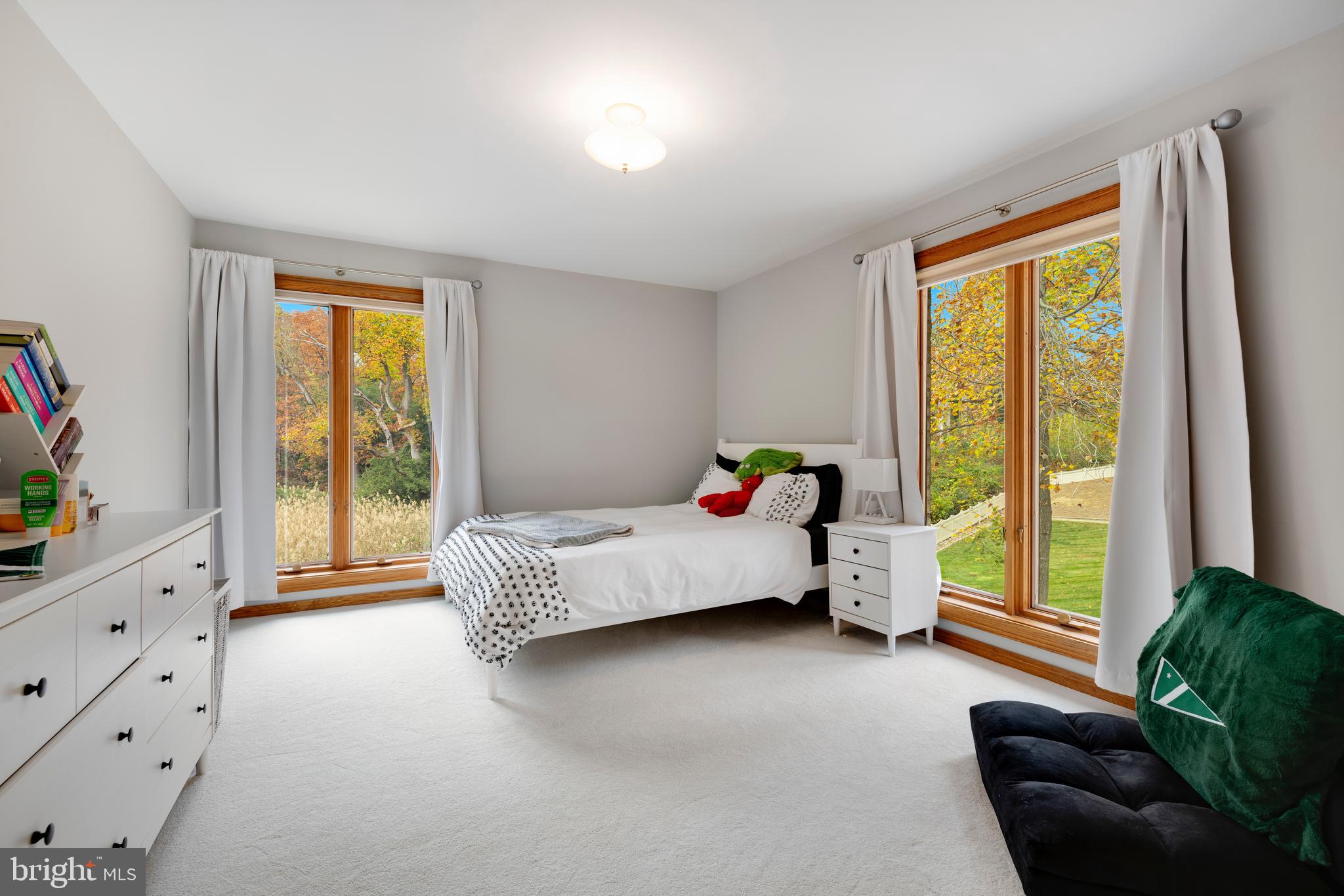 SHADOW POINT - Residential