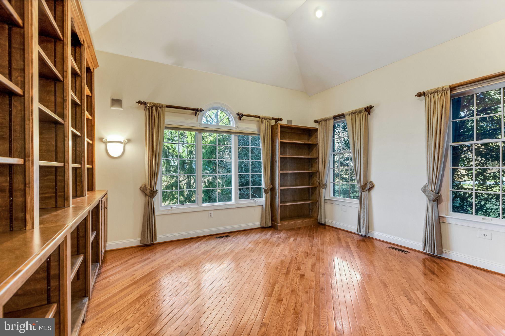 VALLEY FORGE WOODS - Residential