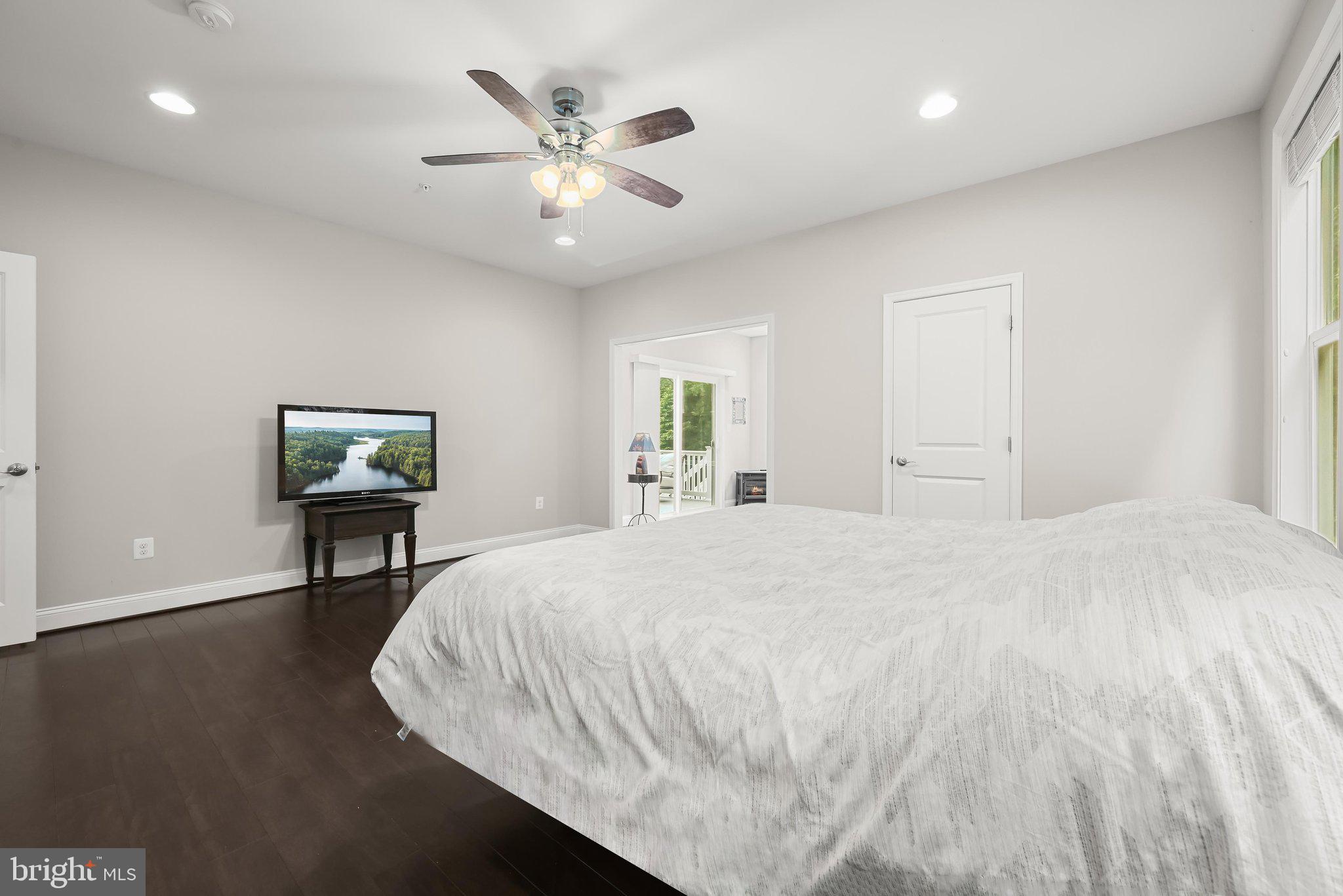 TRIADELPHIA WOODS - Residential