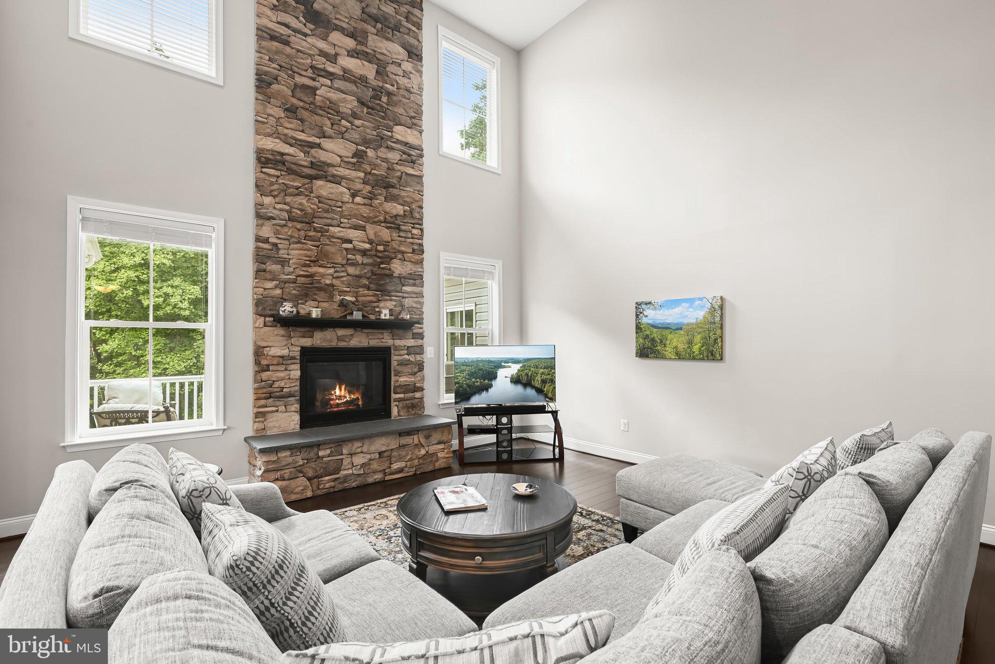 TRIADELPHIA WOODS - Residential