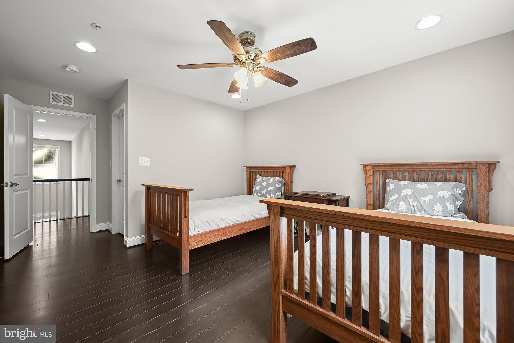 TRIADELPHIA WOODS - Residential