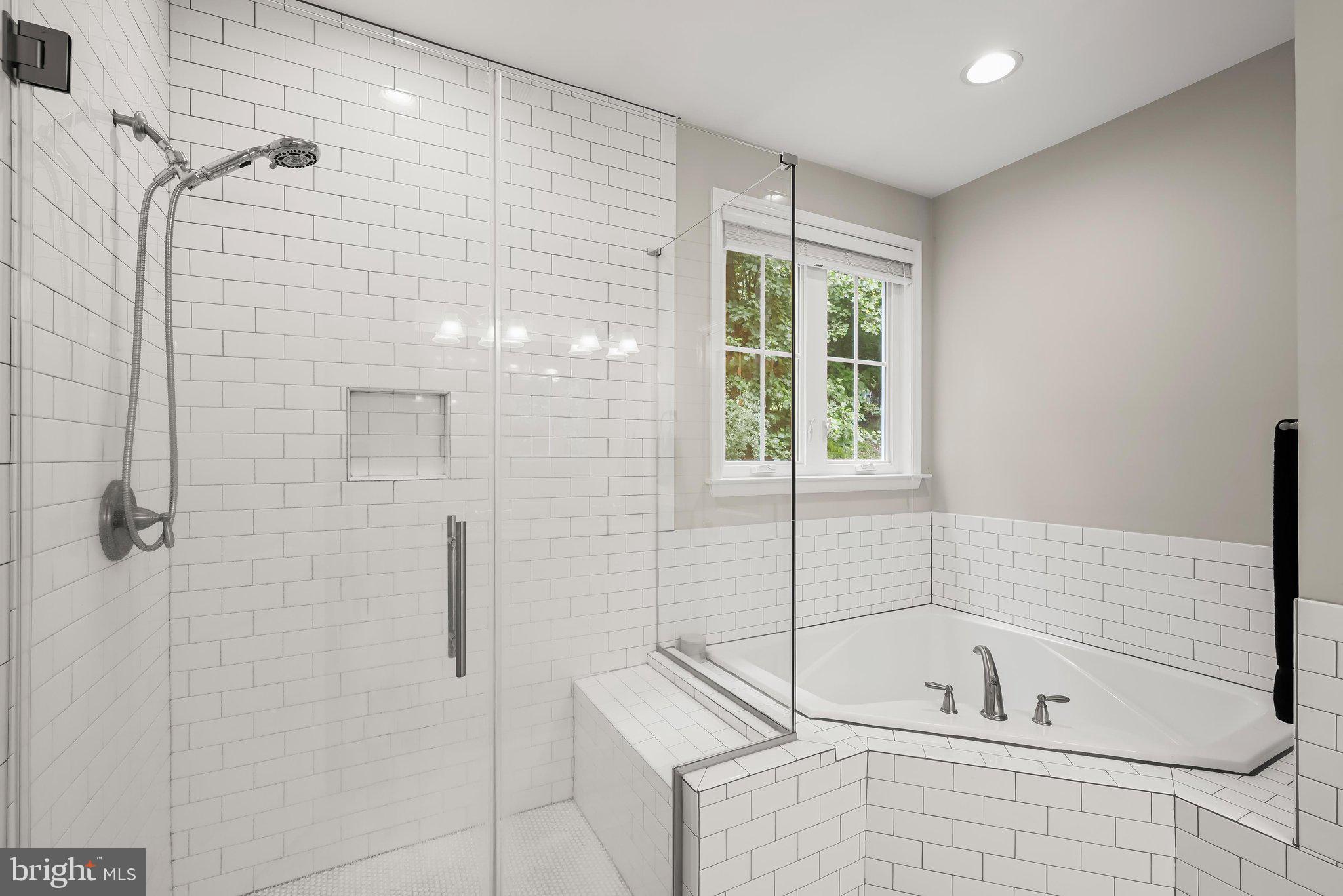TRIADELPHIA WOODS - Residential