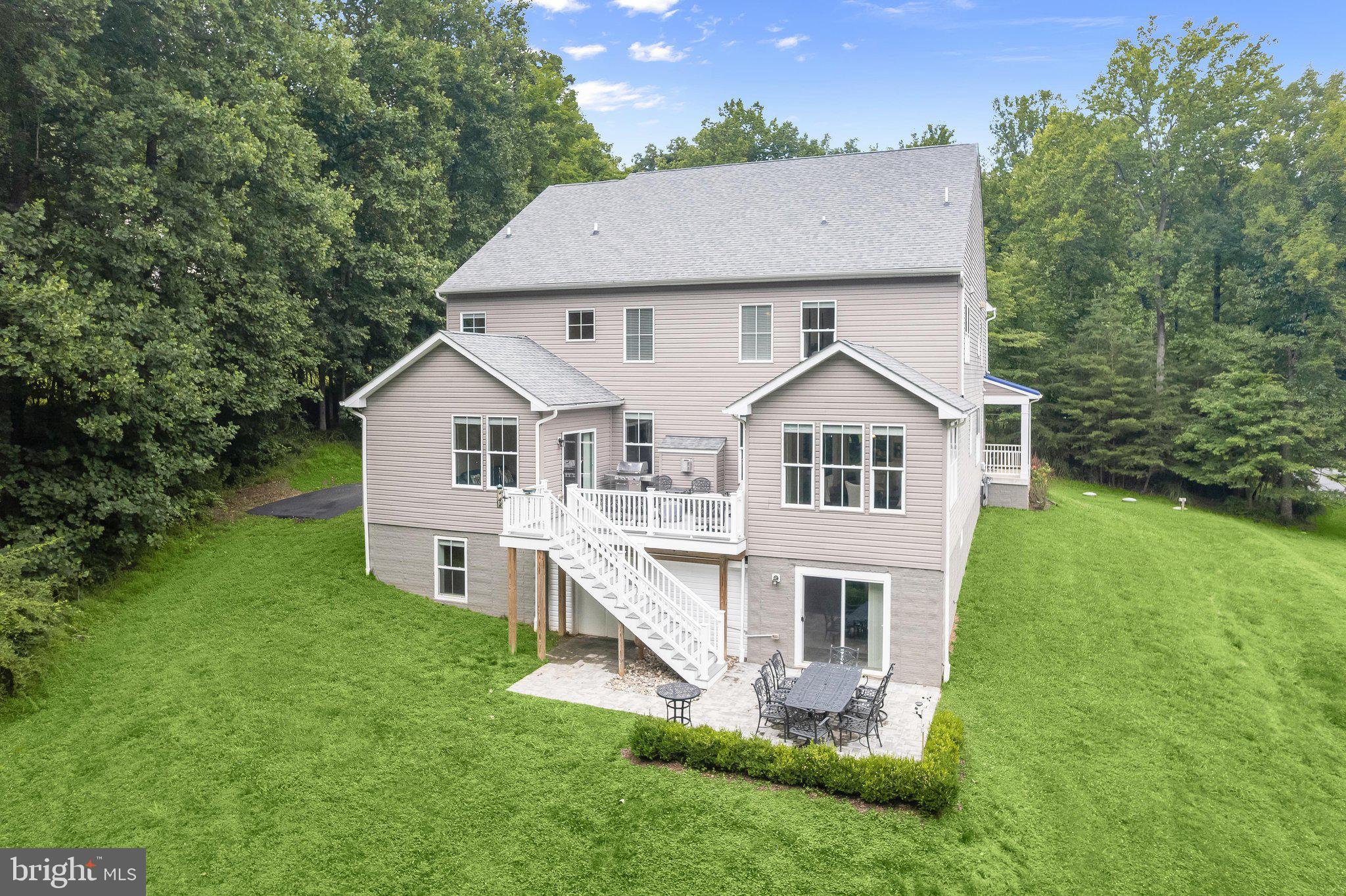TRIADELPHIA WOODS - Residential