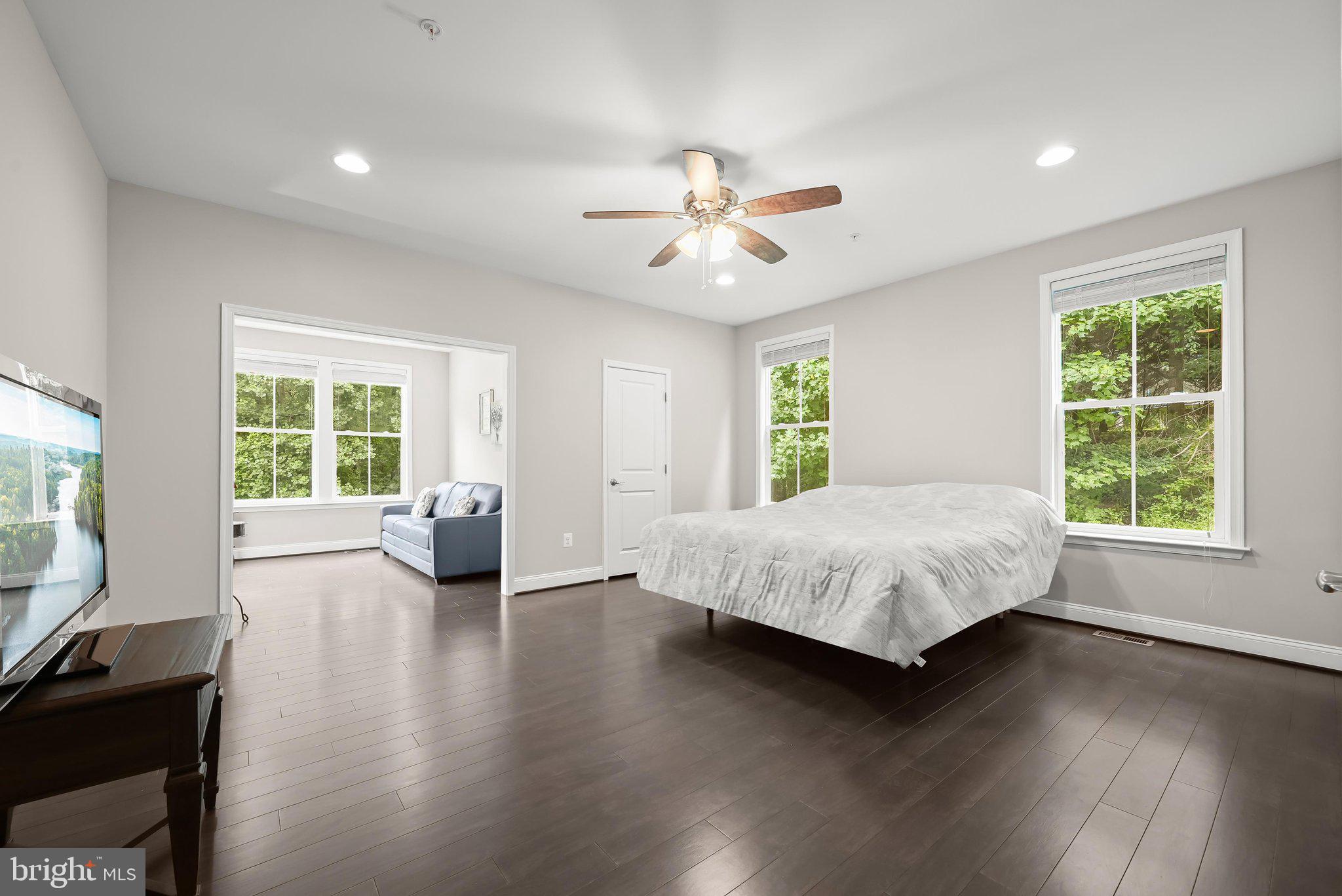 TRIADELPHIA WOODS - Residential