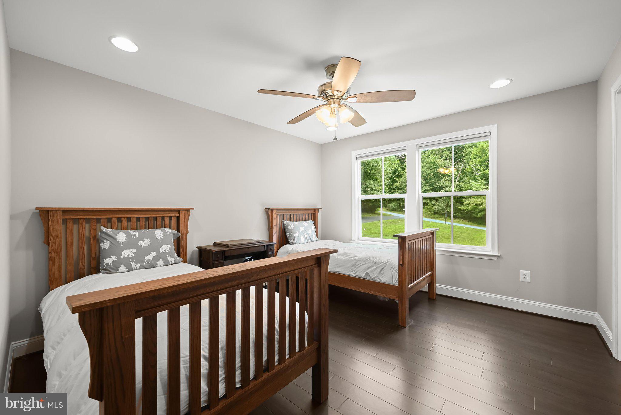 TRIADELPHIA WOODS - Residential