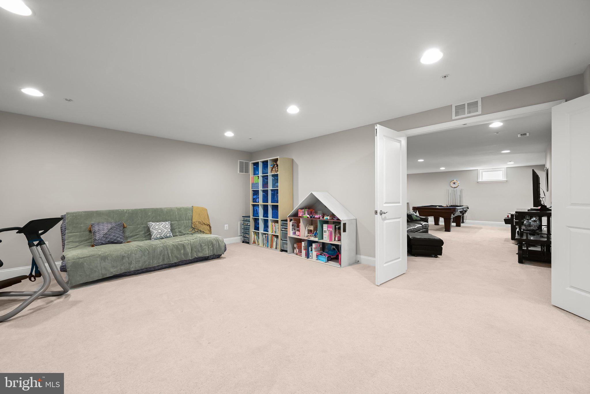 TRIADELPHIA WOODS - Residential