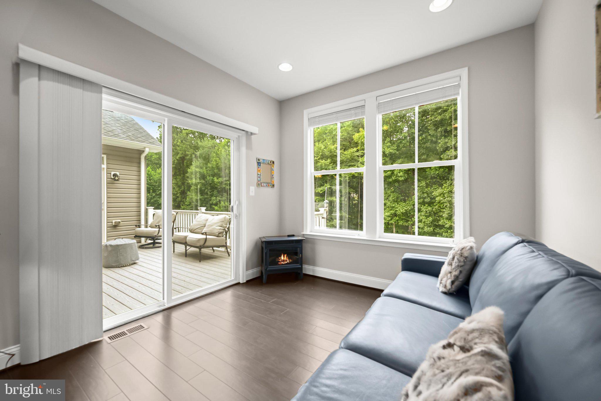 TRIADELPHIA WOODS - Residential