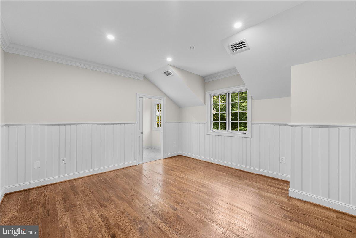 POTOMAC OUTSIDE - Residential