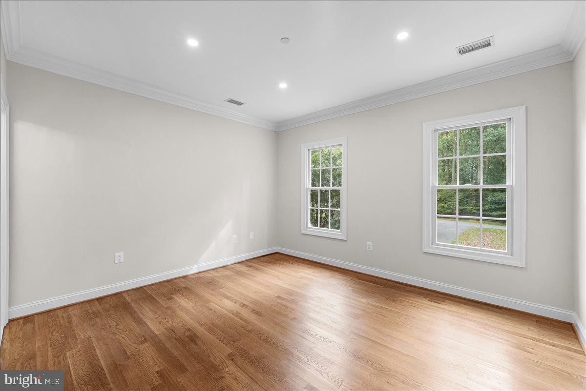 POTOMAC OUTSIDE - Residential
