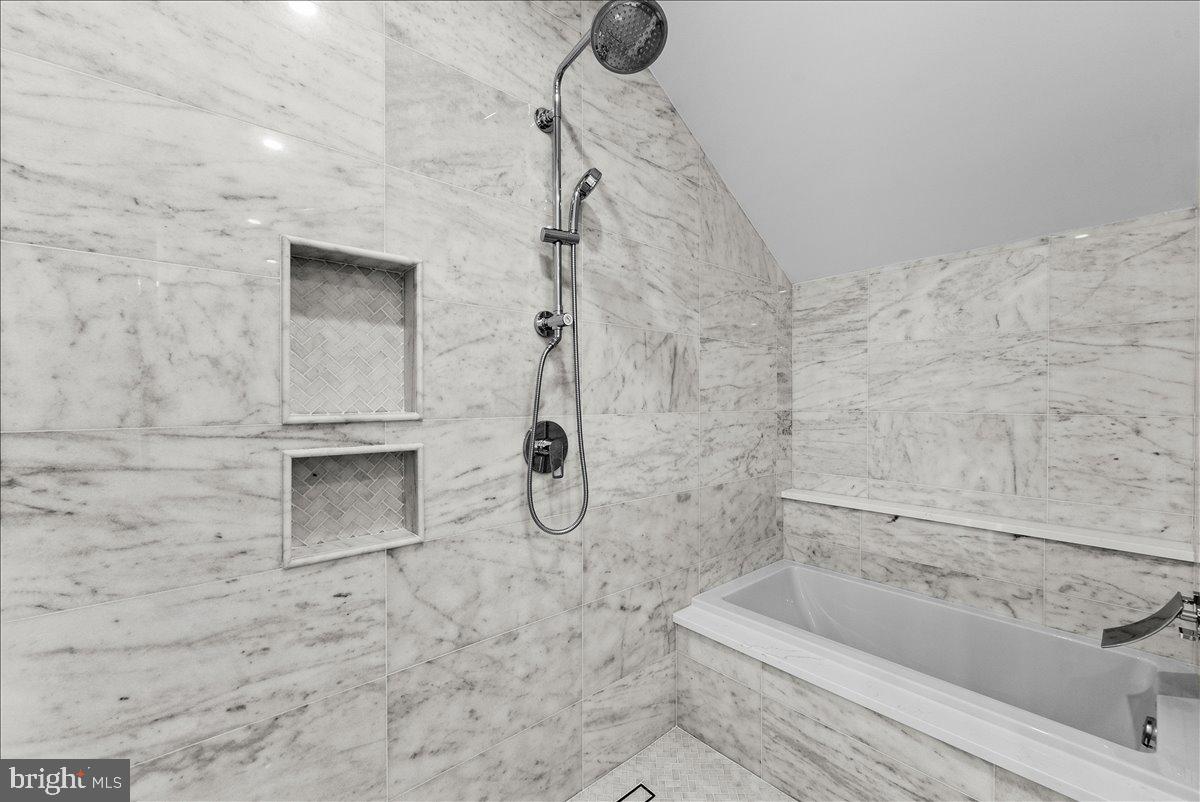POTOMAC OUTSIDE - Residential